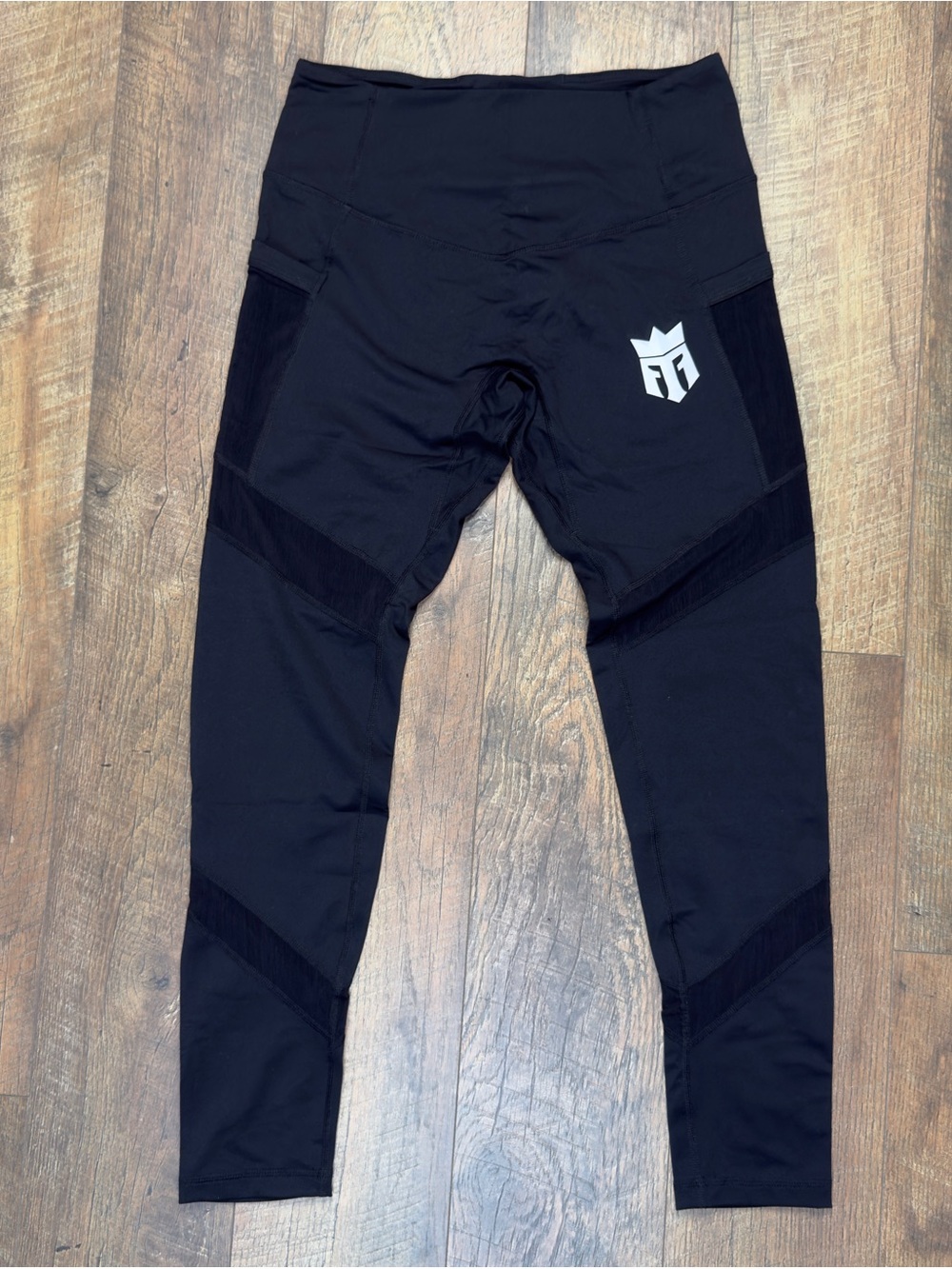 REIGN Total Body Fuel Black Athletic Leggings Mesh Panels Women's Size M Yoga